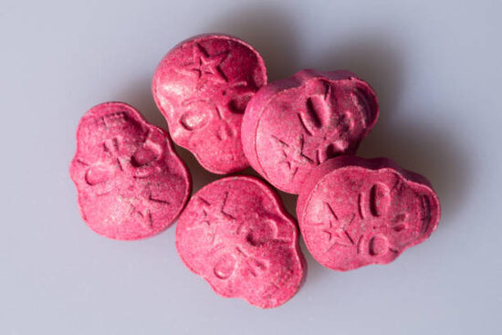 Piros koponya tabletta (xtc 300mg)